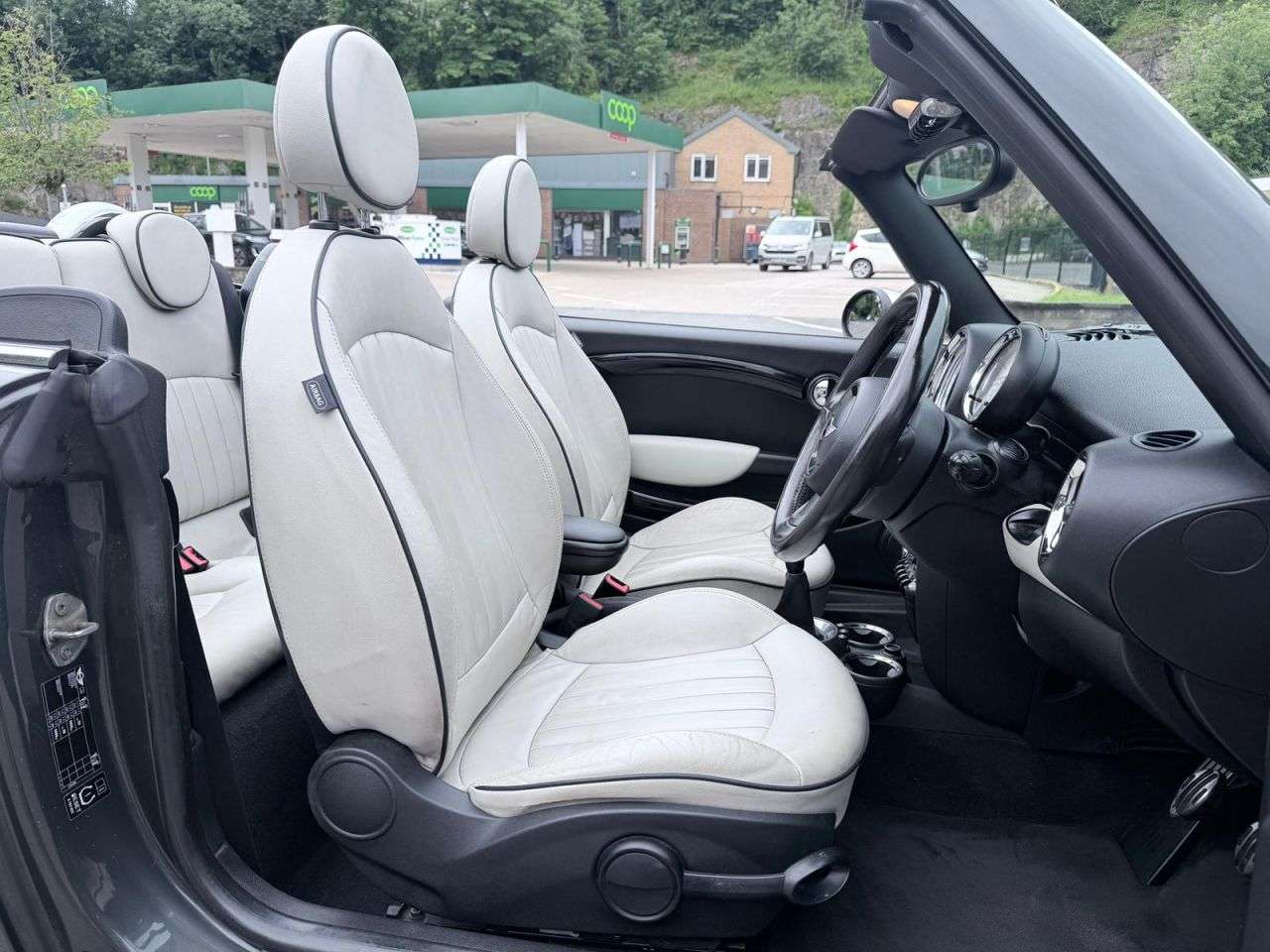 2011 MINI CONVERTIBLE 2011 MINI CONVERTIBLE