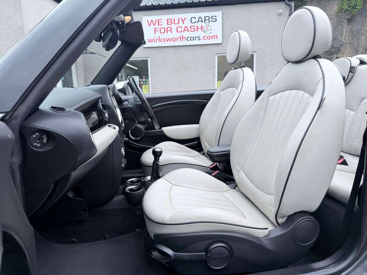2011 MINI CONVERTIBLE 2011 MINI CONVERTIBLE