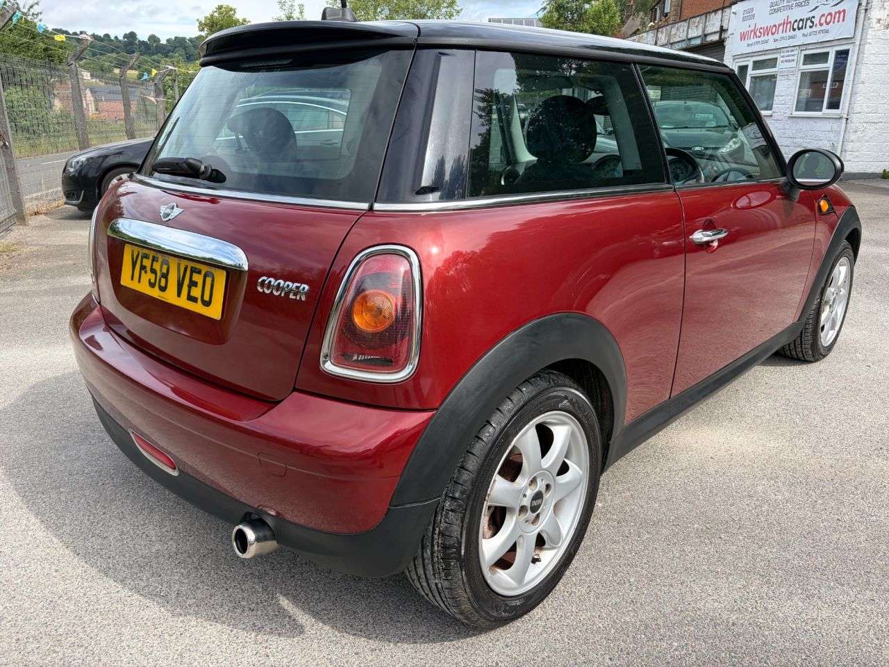 A 2009 MINI HATCH 1.6 Cooper Hatchback 3dr Petrol Manual Euro 4 LOW MILEAGE* 16" ALLOYS * BT A 2009 MINI HATCH 1.6 Cooper Hatchback 3dr Petrol Manual Euro 4 LOW MILEAGE* 16" ALLOYS * BT