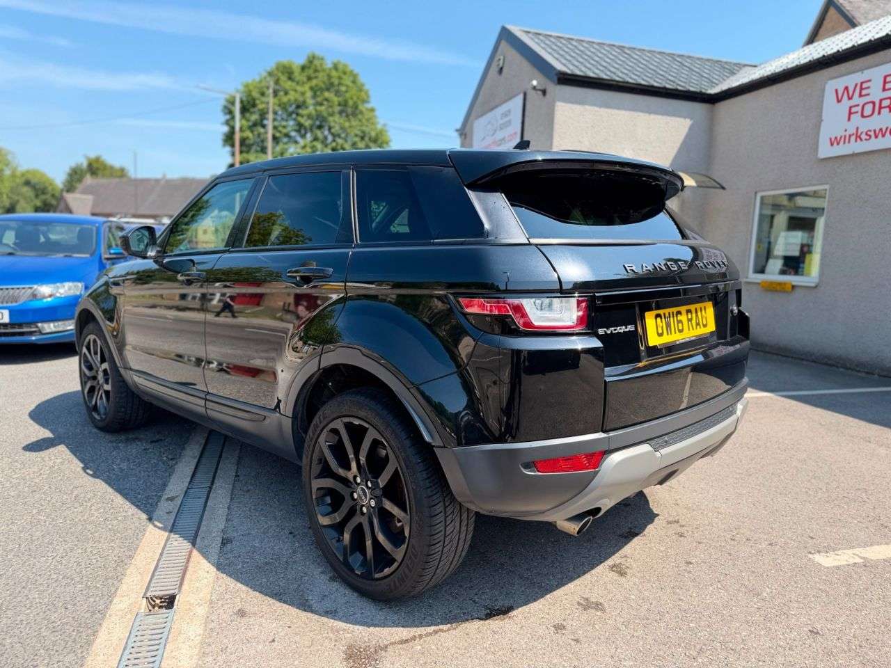 A 2016 LAND ROVER RANGE ROVER EVOQUE 2.0 TD4 SE Tech SUV 5dr Diesel Auto 4WD Euro 6*LOW MILEAGE*HISTORY* *AUTO*L A 2016 LAND ROVER RANGE ROVER EVOQUE 2.0 TD4 SE Tech SUV 5dr Diesel Auto 4WD Euro 6*LOW MILEAGE*HISTORY* *AUTO*L