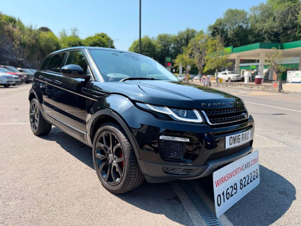 A 2016 LAND ROVER RANGE ROVER EVOQUE 2.0 TD4 SE Tech SUV 5dr Diesel Auto 4WD Euro 6*LOW MILEAGE*HISTORY* *AUTO*L A 2016 LAND ROVER RANGE ROVER EVOQUE 2.0 TD4 SE Tech SUV 5dr Diesel Auto 4WD Euro 6*LOW MILEAGE*HISTORY* *AUTO*L