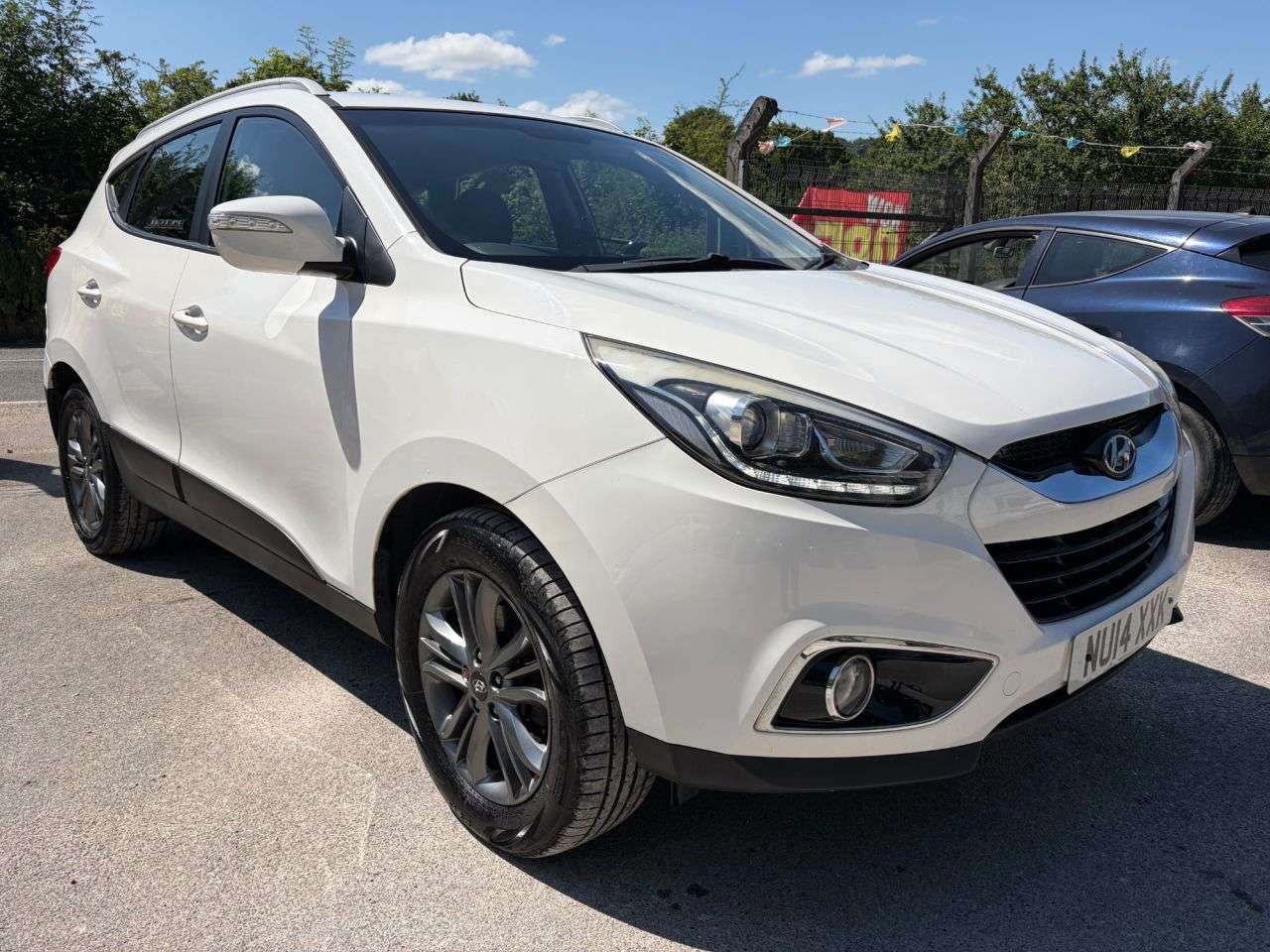 A 2014 HYUNDAI IX35 1.7 CRDi SE SUV 5dr Diesel Manual Euro 5 **12 SERVICE STAMPS, LAST OWNER 4 A 2014 HYUNDAI IX35 1.7 CRDi SE SUV 5dr Diesel Manual Euro 5 **12 SERVICE STAMPS, LAST OWNER 4
