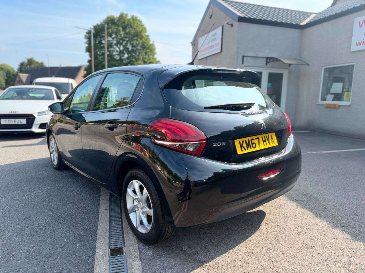 A 2017 PEUGEOT 208 1.6 BlueHDi Active 5dr Hatch Diesel Manual Euro 6*FSH*LADY OWNED 4yrs* *FSH A 2017 PEUGEOT 208 1.6 BlueHDi Active 5dr Hatch Diesel Manual Euro 6*FSH*LADY OWNED 4yrs* *FSH
