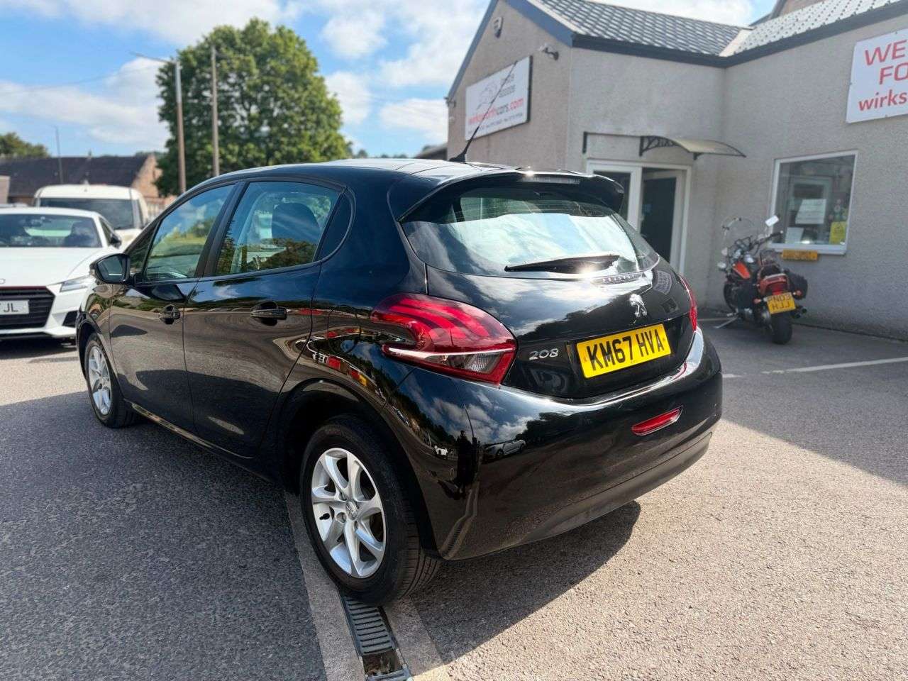 A 2017 PEUGEOT 208 1.6 BlueHDi Active 5dr Hatch Diesel Manual Euro 6*FSH*LADY OWNED 4yrs* *FSH A 2017 PEUGEOT 208 1.6 BlueHDi Active 5dr Hatch Diesel Manual Euro 6*FSH*LADY OWNED 4yrs* *FSH