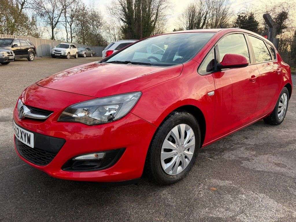 A 2013 VAUXHALL ASTRA 1.7 CDTi ecoFLEX ES Hatchback 5dr Diesel Manual Euro 5 (s/s) (110 ps *FULL A 2013 VAUXHALL ASTRA 1.7 CDTi ecoFLEX ES Hatchback 5dr Diesel Manual Euro 5 (s/s) (110 ps *FULL