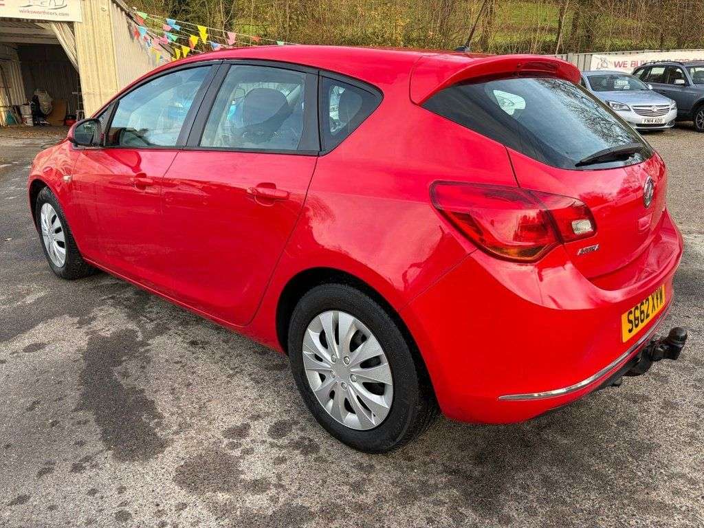 A 2013 VAUXHALL ASTRA 1.7 CDTi ecoFLEX ES Hatchback 5dr Diesel Manual Euro 5 (s/s) (110 ps *FULL A 2013 VAUXHALL ASTRA 1.7 CDTi ecoFLEX ES Hatchback 5dr Diesel Manual Euro 5 (s/s) (110 ps *FULL