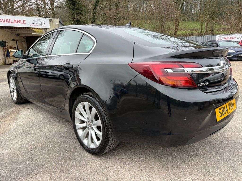 A 2014 VAUXHALL INSIGNIA 2.0 CDTi Elite Nav Hatchback 5dr Diesel Auto Euro 5 * FULL SERVICE HISTORY* A 2014 VAUXHALL INSIGNIA 2.0 CDTi Elite Nav Hatchback 5dr Diesel Auto Euro 5 * FULL SERVICE HISTORY*