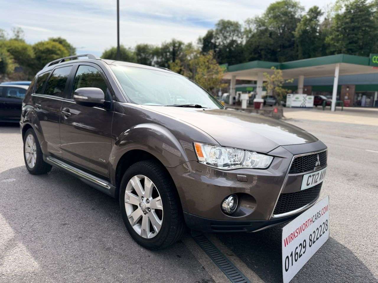 A 2012 MITSUBISHI OUTLANDER 2.2 DI-D GX4 SUV 5dr Diesel Manual 4WD Euro 5 * 2 OWNERS FROM NEW, ELECTRIC A 2012 MITSUBISHI OUTLANDER 2.2 DI-D GX4 SUV 5dr Diesel Manual 4WD Euro 5 * 2 OWNERS FROM NEW, ELECTRIC