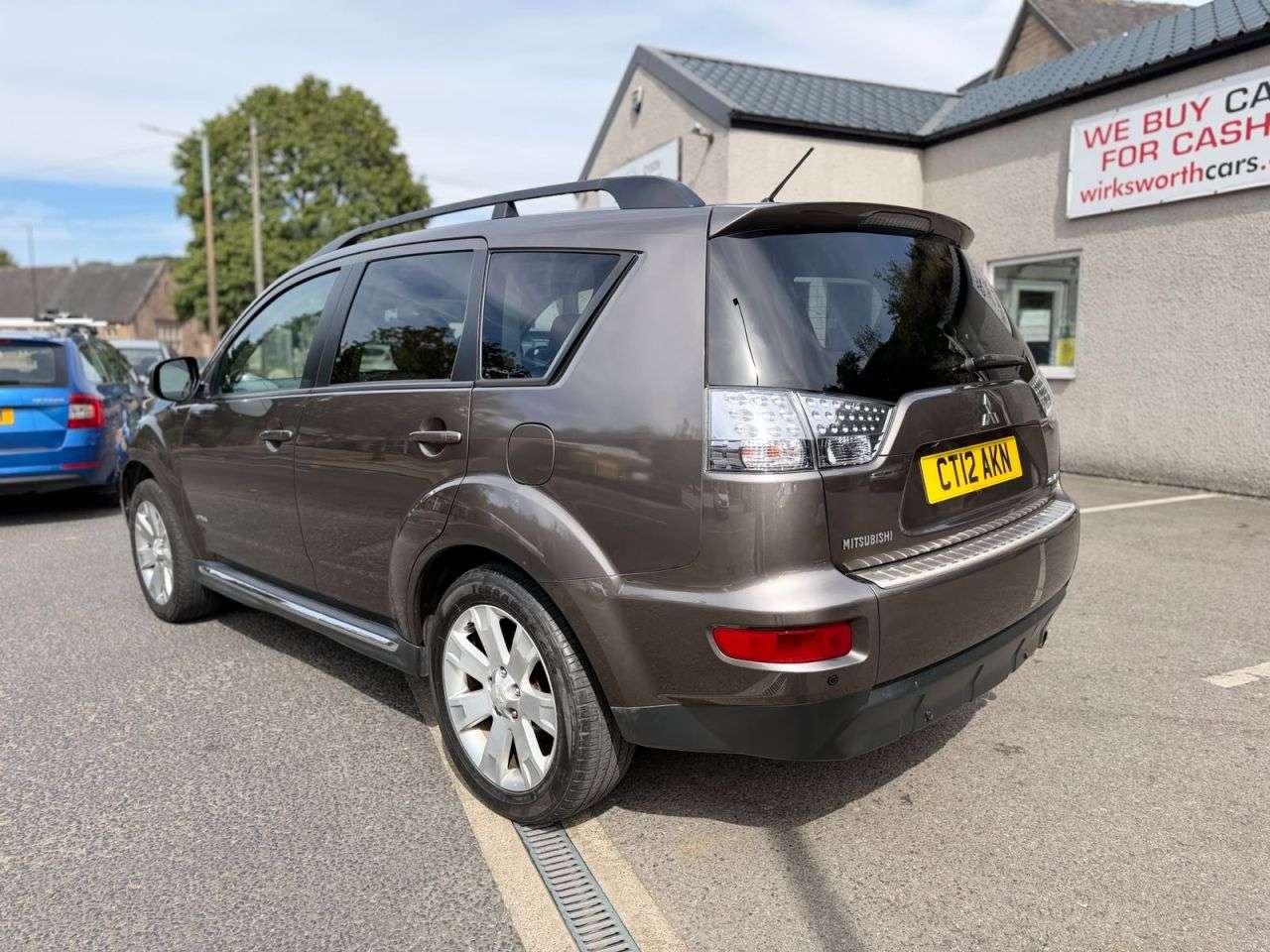 A 2012 MITSUBISHI OUTLANDER 2.2 DI-D GX4 SUV 5dr Diesel Manual 4WD Euro 5 * 2 OWNERS FROM NEW, ELECTRIC A 2012 MITSUBISHI OUTLANDER 2.2 DI-D GX4 SUV 5dr Diesel Manual 4WD Euro 5 * 2 OWNERS FROM NEW, ELECTRIC