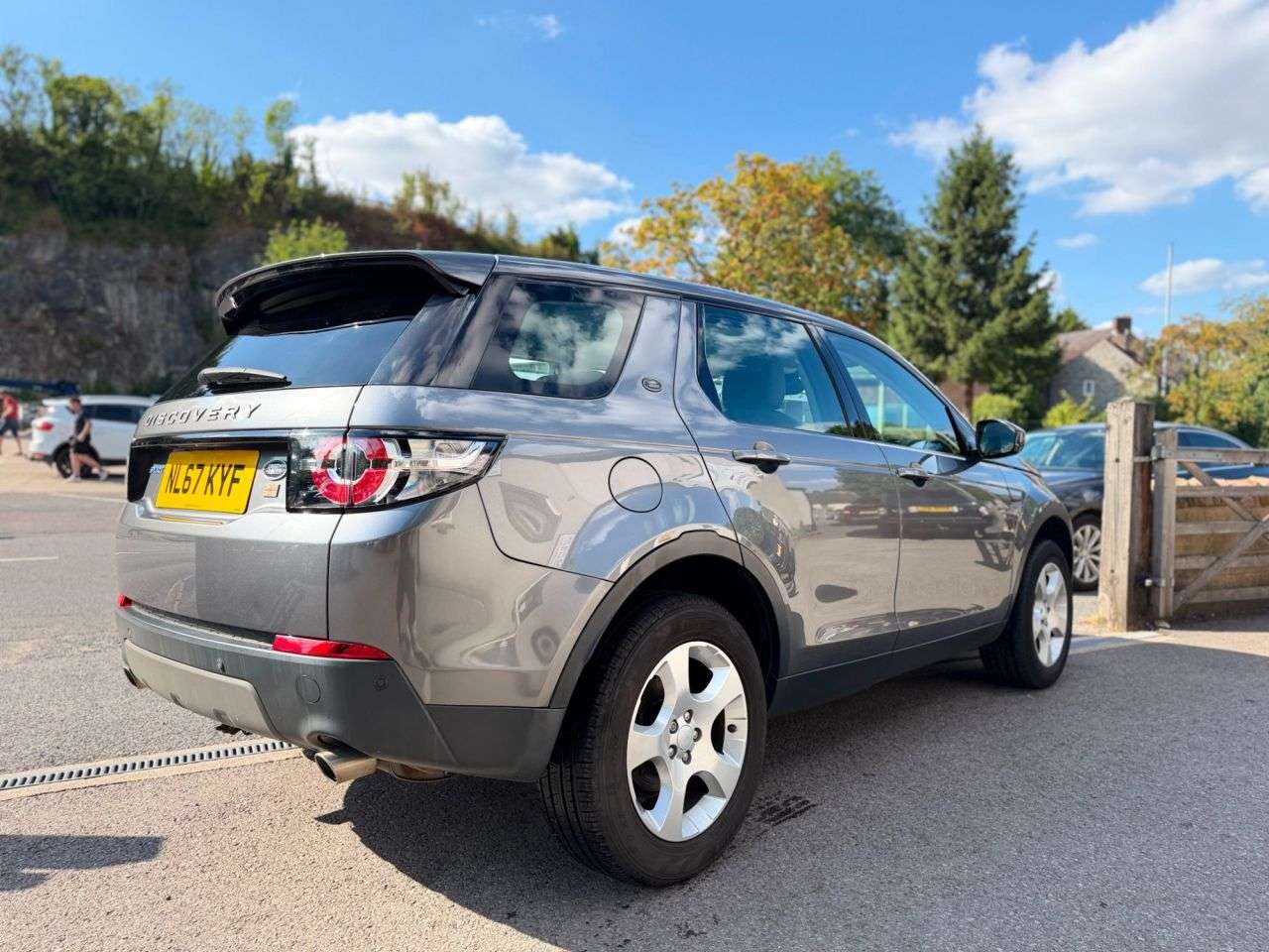 A 2017 LAND ROVER DISCOVERY SPORT 2.0 TD4 SE SUV 5dr 5 seat Diesel Manual 4WD Euro 6**9 SERVICES*1 OWNER** *9 A 2017 LAND ROVER DISCOVERY SPORT 2.0 TD4 SE SUV 5dr 5 seat Diesel Manual 4WD Euro 6**9 SERVICES*1 OWNER** *9