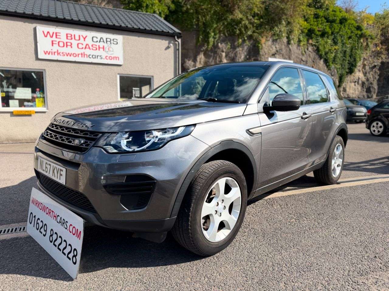 A 2017 LAND ROVER DISCOVERY SPORT 2.0 TD4 SE SUV 5dr 5 seat Diesel Manual 4WD Euro 6**9 SERVICES*1 OWNER** *9 A 2017 LAND ROVER DISCOVERY SPORT 2.0 TD4 SE SUV 5dr 5 seat Diesel Manual 4WD Euro 6**9 SERVICES*1 OWNER** *9