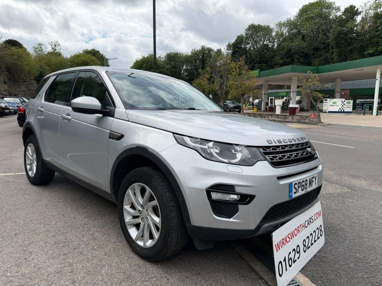A 2018 LAND ROVER DISCOVERY SPORT 2.0 TD4 SE Tech SUV 5dr Diesel Auto 4WD Euro 6**FSH 5 STAMPS**7 SEATS** *FS A 2018 LAND ROVER DISCOVERY SPORT 2.0 TD4 SE Tech SUV 5dr Diesel Auto 4WD Euro 6**FSH 5 STAMPS**7 SEATS** *FS