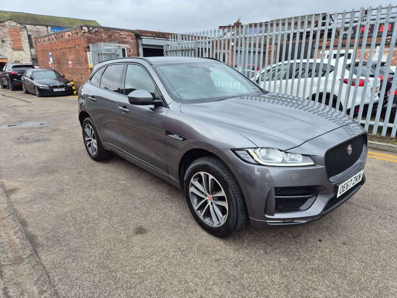 A 2018 JAGUAR F-PACE 2.0 D240 R-Sport SUV 5dr Diesel Auto AWD Euro 6 (s/s) (240 ps) JUST BEEN SE A 2018 JAGUAR F-PACE 2.0 D240 R-Sport SUV 5dr Diesel Auto AWD Euro 6 (s/s) (240 ps) JUST BEEN SE