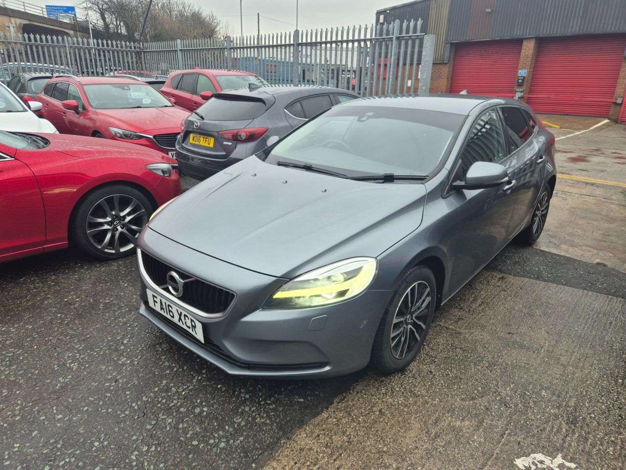 A 2016 VOLVO V40 2.0 D2 Momentum Hatchback 5dr Diesel Manual Euro 6 (s/s) (120 ps) JUST BEEN A 2016 VOLVO V40 2.0 D2 Momentum Hatchback 5dr Diesel Manual Euro 6 (s/s) (120 ps) JUST BEEN