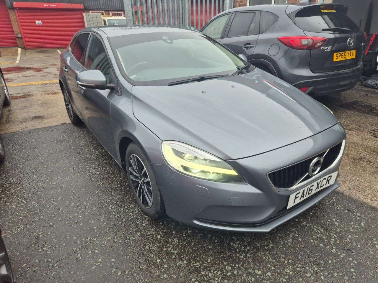 A 2016 VOLVO V40 2.0 D2 Momentum Hatchback 5dr Diesel Manual Euro 6 (s/s) (120 ps) JUST BEEN A 2016 VOLVO V40 2.0 D2 Momentum Hatchback 5dr Diesel Manual Euro 6 (s/s) (120 ps) JUST BEEN