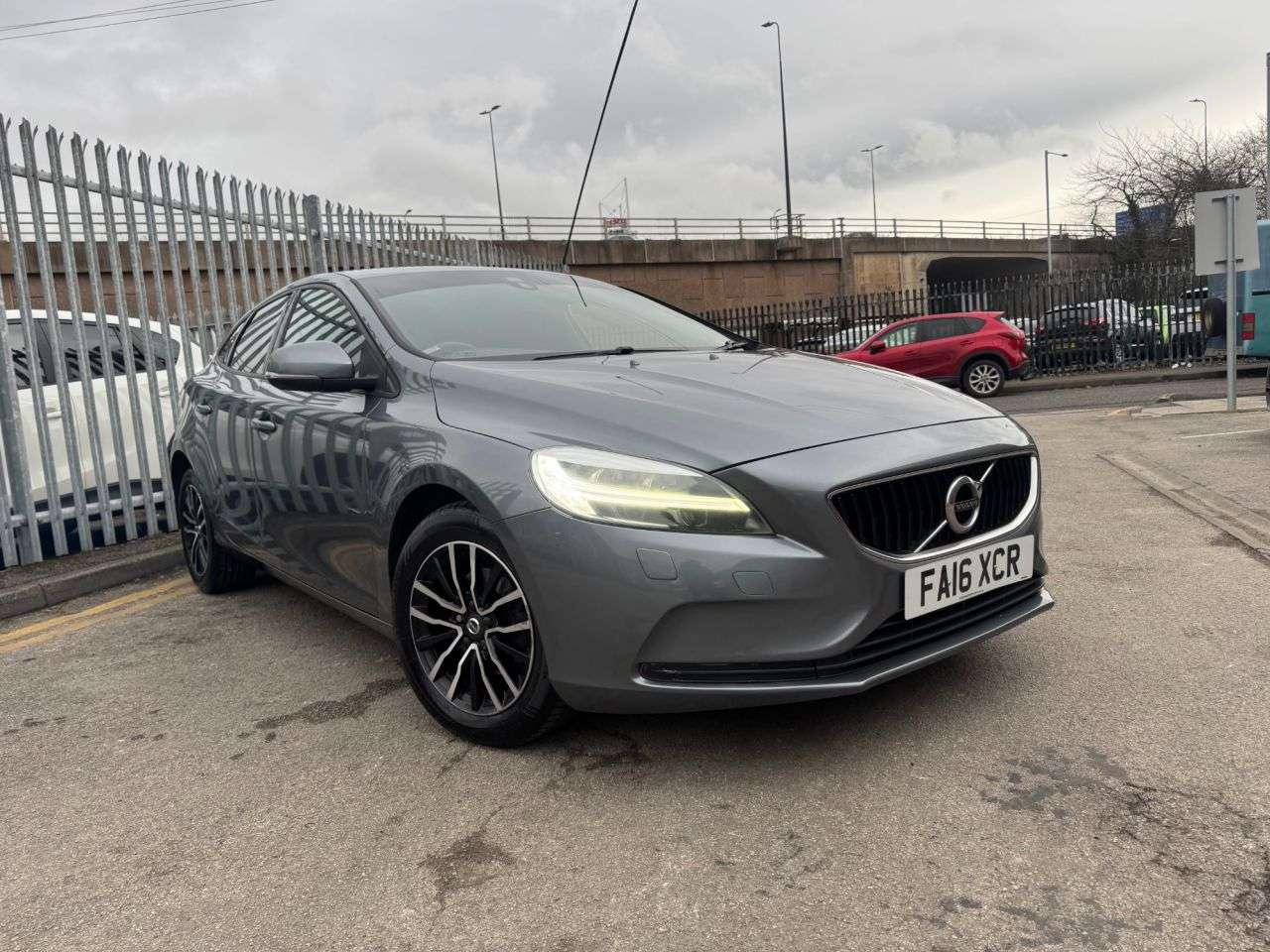 A 2016 VOLVO V40 2.0 D2 Momentum Hatchback 5dr Diesel Manual Euro 6 (s/s) (120 ps) JUST BEEN A 2016 VOLVO V40 2.0 D2 Momentum Hatchback 5dr Diesel Manual Euro 6 (s/s) (120 ps) JUST BEEN