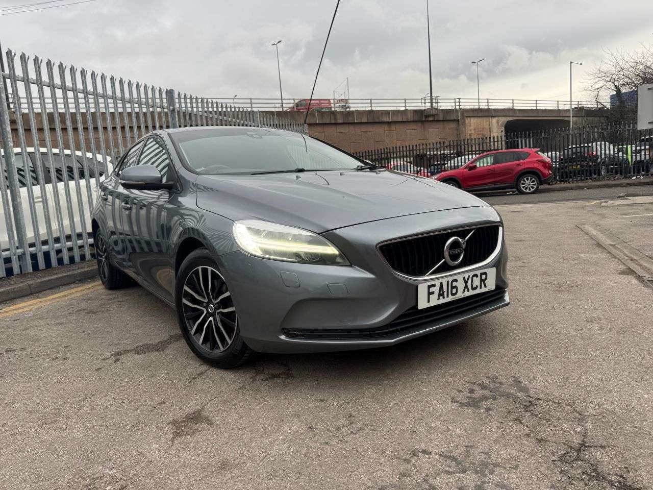 A 2016 VOLVO V40 2.0 D2 Momentum Hatchback 5dr Diesel Manual Euro 6 (s/s) (120 ps) JUST BEEN A 2016 VOLVO V40 2.0 D2 Momentum Hatchback 5dr Diesel Manual Euro 6 (s/s) (120 ps) JUST BEEN