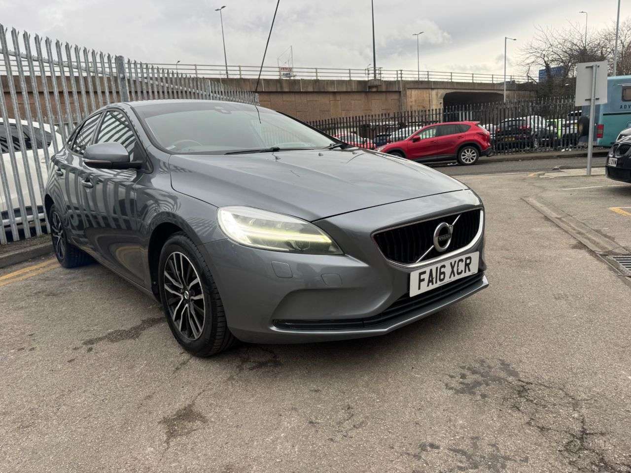 A 2016 VOLVO V40 2.0 D2 Momentum Hatchback 5dr Diesel Manual Euro 6 (s/s) (120 ps) JUST BEEN A 2016 VOLVO V40 2.0 D2 Momentum Hatchback 5dr Diesel Manual Euro 6 (s/s) (120 ps) JUST BEEN
