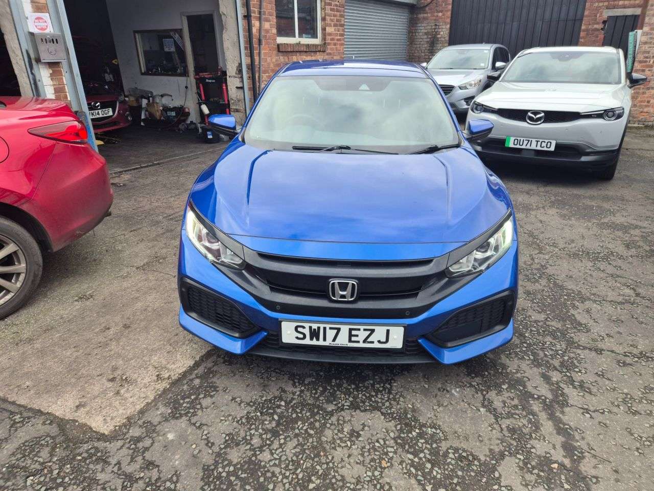 A 2017 HONDA CIVIC 1.0 VTEC Turbo SE Hatchback 5dr Petrol Manual Euro 6 (s/s) (129 ps) 8 SERVI A 2017 HONDA CIVIC 1.0 VTEC Turbo SE Hatchback 5dr Petrol Manual Euro 6 (s/s) (129 ps) 8 SERVI