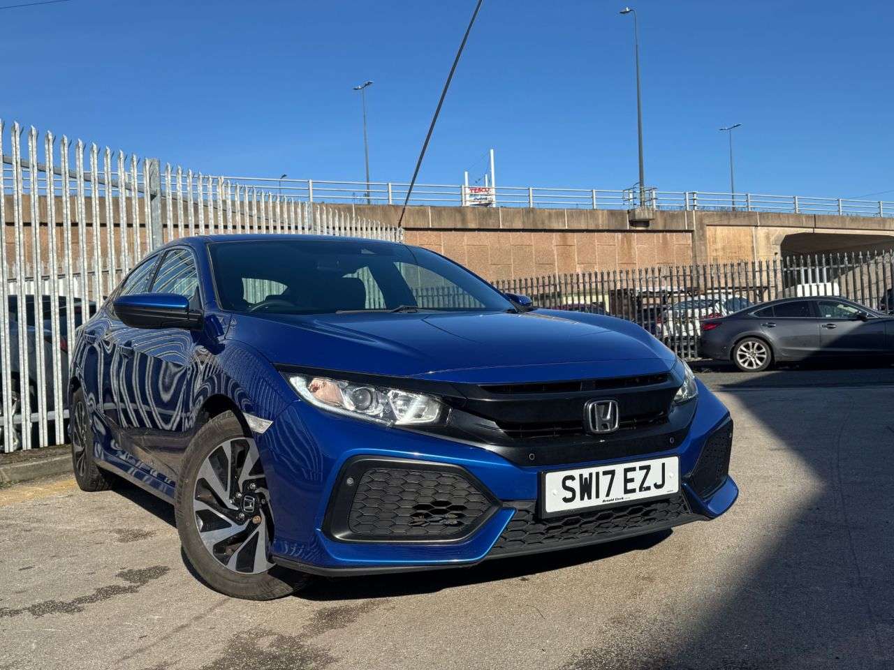 A 2017 HONDA CIVIC 1.0 VTEC Turbo SE Hatchback 5dr Petrol Manual Euro 6 (s/s) (129 ps) 8 SERVI A 2017 HONDA CIVIC 1.0 VTEC Turbo SE Hatchback 5dr Petrol Manual Euro 6 (s/s) (129 ps) 8 SERVI