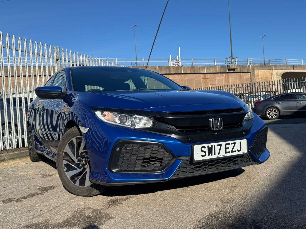 A 2017 HONDA CIVIC 1.0 VTEC Turbo SE Hatchback 5dr Petrol Manual Euro 6 (s/s) (129 ps) 8 SERVI A 2017 HONDA CIVIC 1.0 VTEC Turbo SE Hatchback 5dr Petrol Manual Euro 6 (s/s) (129 ps) 8 SERVI