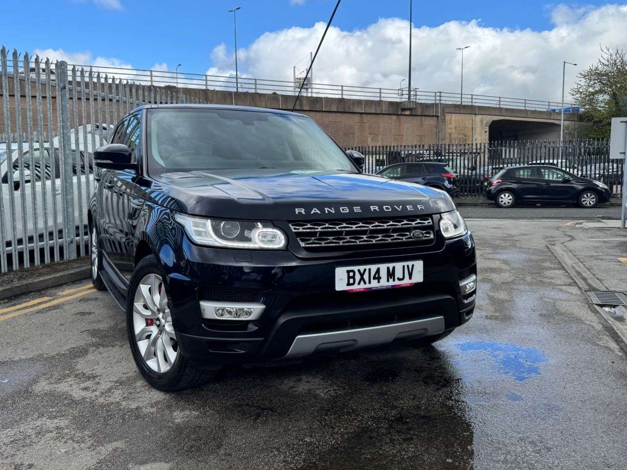A 2014 LAND ROVER RANGE ROVER SPORT 3.0 SD V6 HSE SUV 5dr Diesel Auto 4WD Euro 5 (s/s) (292 ps) 9 SERVICES, MOT A 2014 LAND ROVER RANGE ROVER SPORT 3.0 SD V6 HSE SUV 5dr Diesel Auto 4WD Euro 5 (s/s) (292 ps) 9 SERVICES, MOT