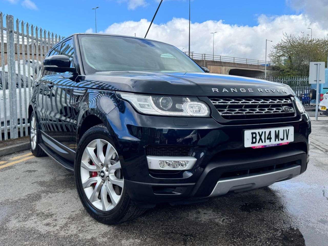 A 2014 LAND ROVER RANGE ROVER SPORT 3.0 SD V6 HSE SUV 5dr Diesel Auto 4WD Euro 5 (s/s) (292 ps) 9 SERVICES, MOT A 2014 LAND ROVER RANGE ROVER SPORT 3.0 SD V6 HSE SUV 5dr Diesel Auto 4WD Euro 5 (s/s) (292 ps) 9 SERVICES, MOT