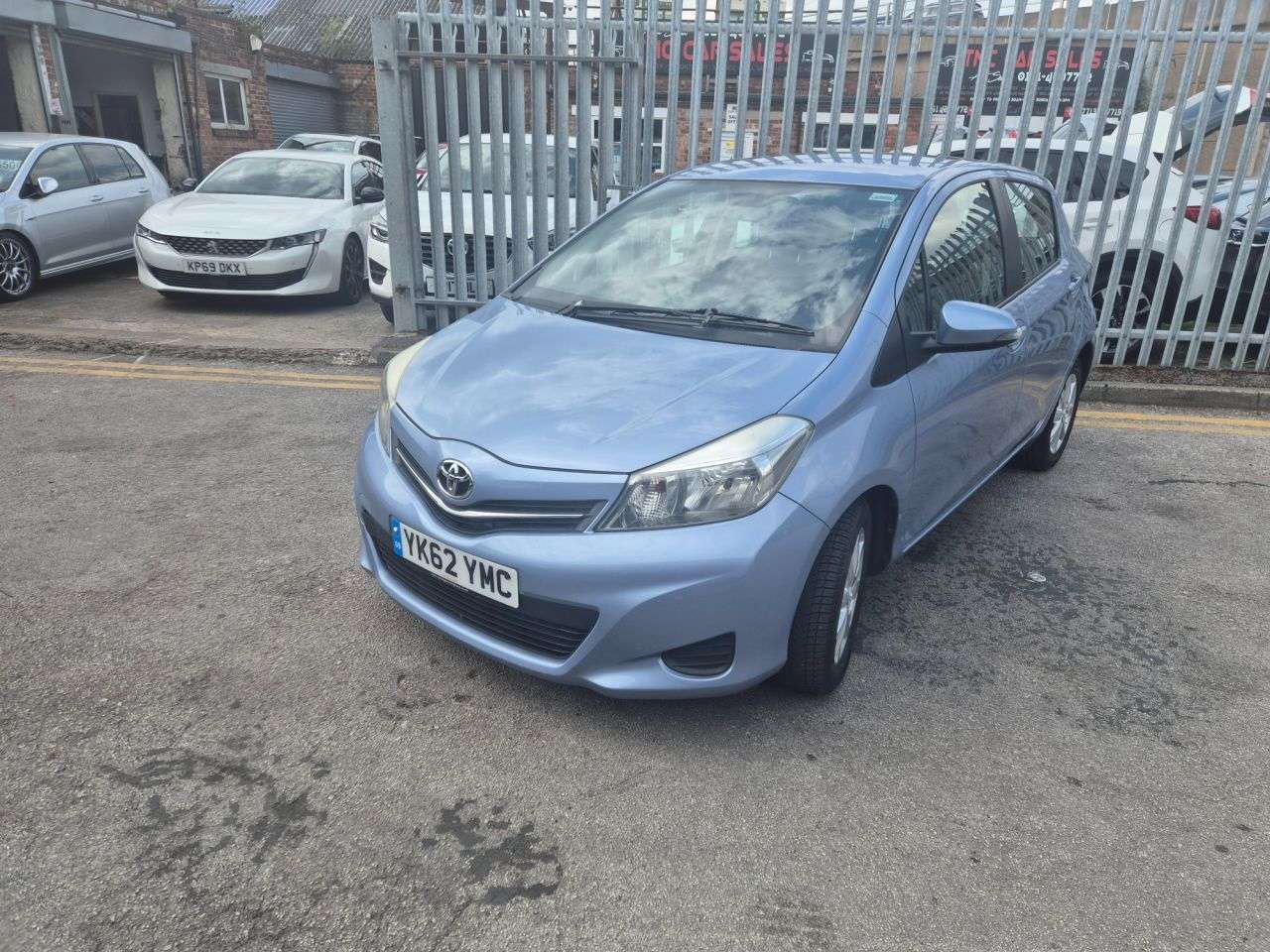 A 2012 TOYOTA YARIS 1.33 Dual VVT-i TR Hatchback 5dr Petrol Manual Euro 5 (101 ps) 9 SERVICES, A 2012 TOYOTA YARIS 1.33 Dual VVT-i TR Hatchback 5dr Petrol Manual Euro 5 (101 ps) 9 SERVICES,