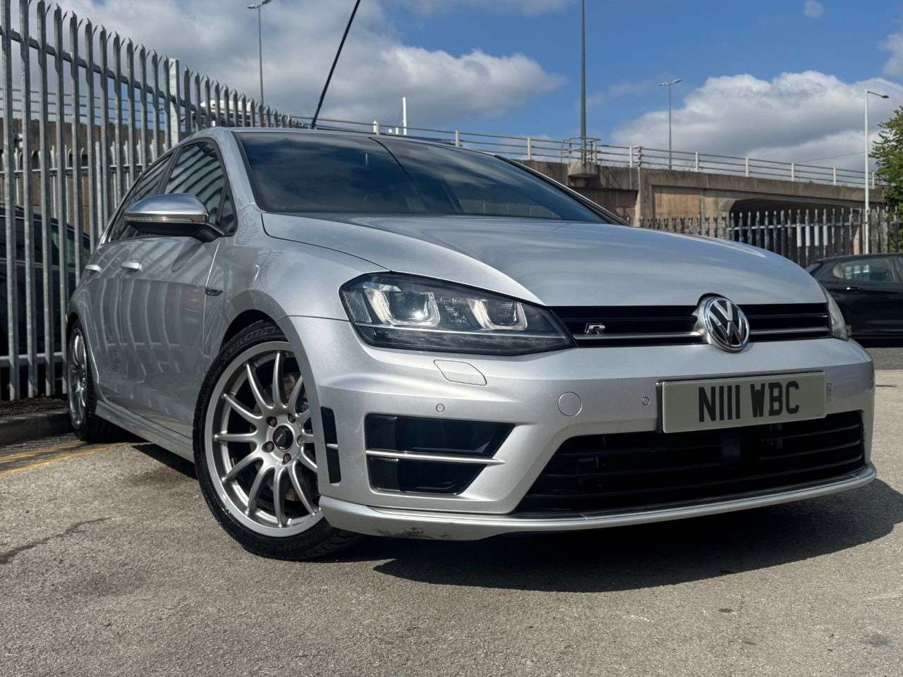 A 2014 VOLKSWAGEN GOLF 2.0 TSI BlueMotion Tech R Hatchback 5dr Petrol Manual 4Motion Euro 6 (s/s) A 2014 VOLKSWAGEN GOLF 2.0 TSI BlueMotion Tech R Hatchback 5dr Petrol Manual 4Motion Euro 6 (s/s)