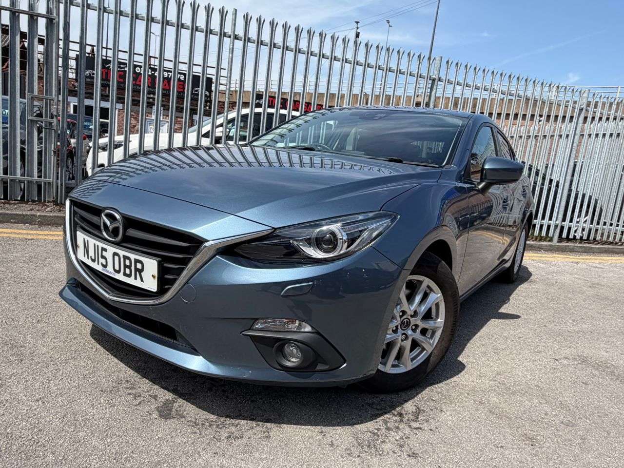 A 2015 MAZDA MAZDA3 2.0 SKYACTIV-G SE-L Nav Hatchback 5dr Petrol Manual Euro 5 (s/s) (120 ps) J A 2015 MAZDA MAZDA3 2.0 SKYACTIV-G SE-L Nav Hatchback 5dr Petrol Manual Euro 5 (s/s) (120 ps) J