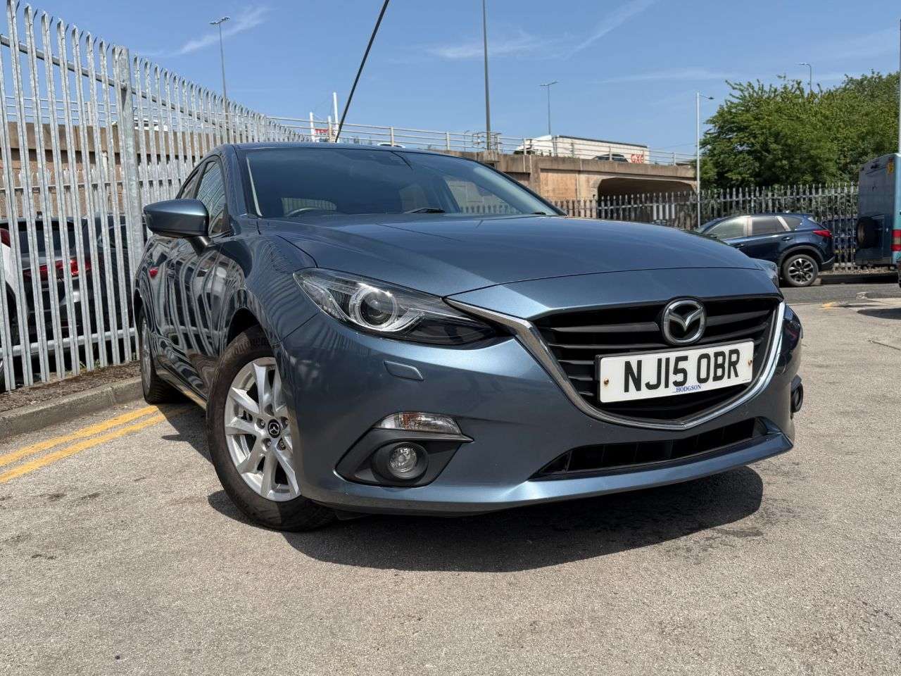 A 2015 MAZDA MAZDA3 2.0 SKYACTIV-G SE-L Nav Hatchback 5dr Petrol Manual Euro 5 (s/s) (120 ps) J A 2015 MAZDA MAZDA3 2.0 SKYACTIV-G SE-L Nav Hatchback 5dr Petrol Manual Euro 5 (s/s) (120 ps) J