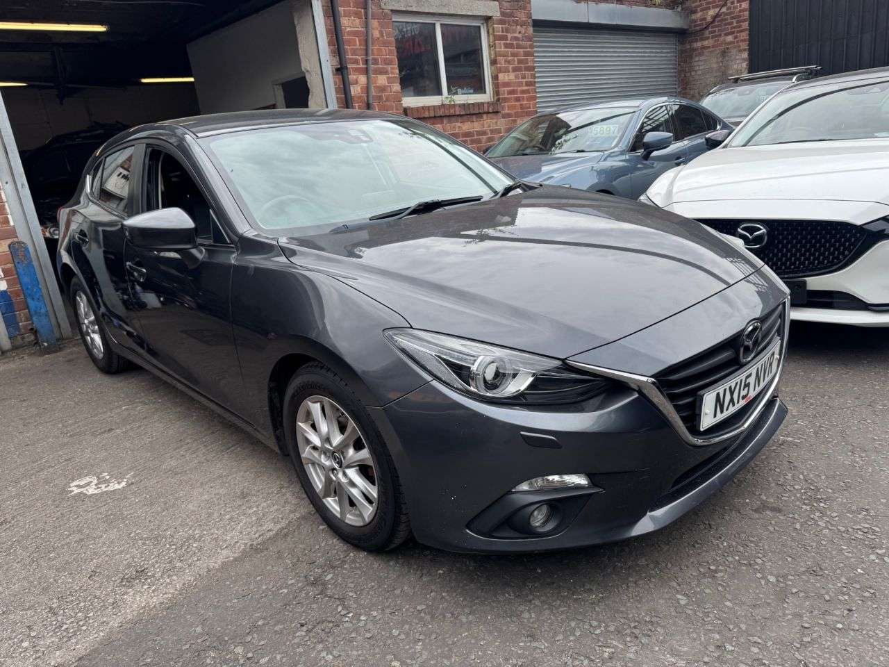 A 2015 MAZDA MAZDA3 2.0 SKYACTIV-G SE-L Hatchback 5dr Petrol Manual Euro 5 (s/s) (120 ps) JUST A 2015 MAZDA MAZDA3 2.0 SKYACTIV-G SE-L Hatchback 5dr Petrol Manual Euro 5 (s/s) (120 ps) JUST