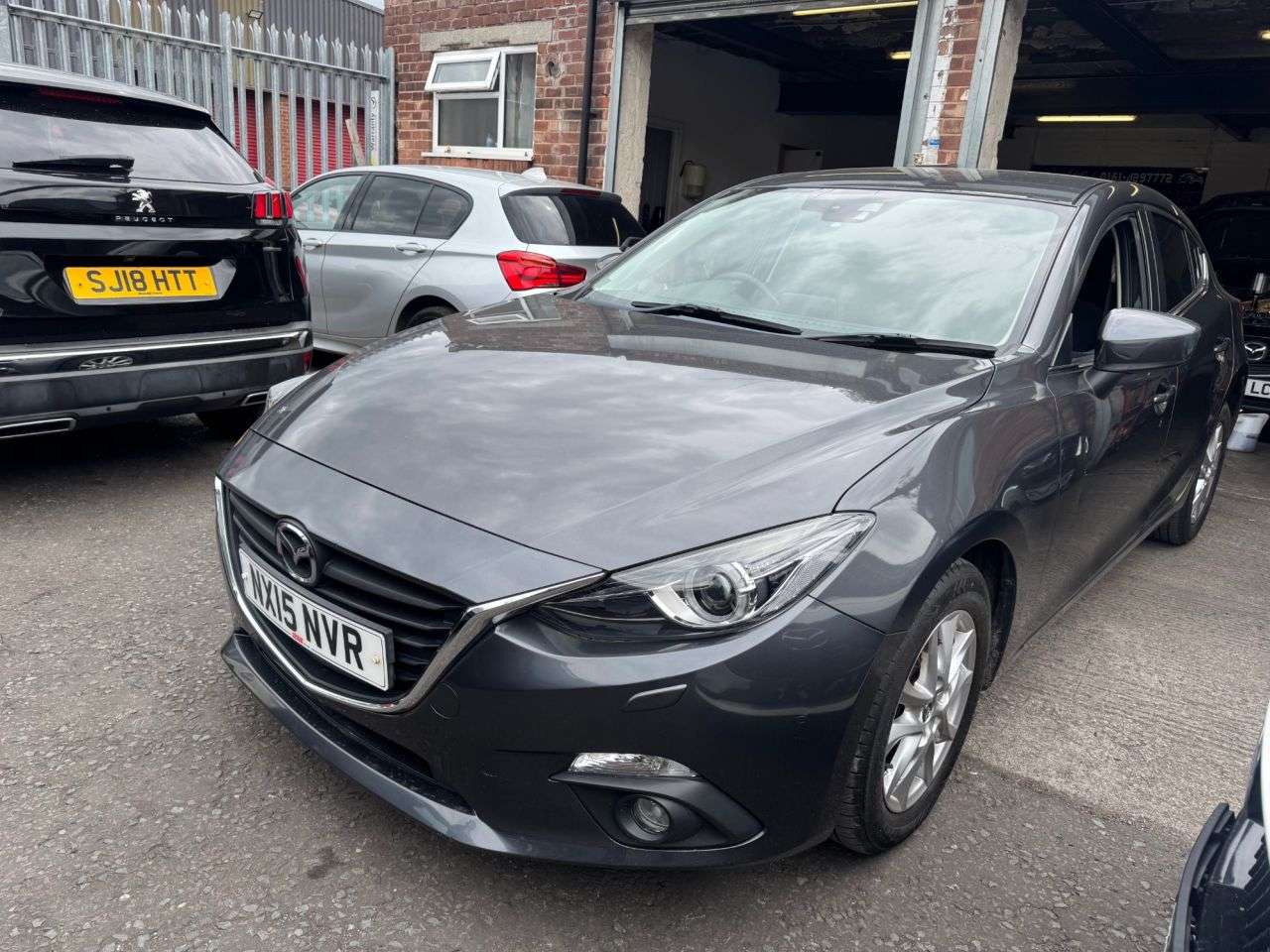 A 2015 MAZDA MAZDA3 2.0 SKYACTIV-G SE-L Hatchback 5dr Petrol Manual Euro 5 (s/s) (120 ps) JUST A 2015 MAZDA MAZDA3 2.0 SKYACTIV-G SE-L Hatchback 5dr Petrol Manual Euro 5 (s/s) (120 ps) JUST