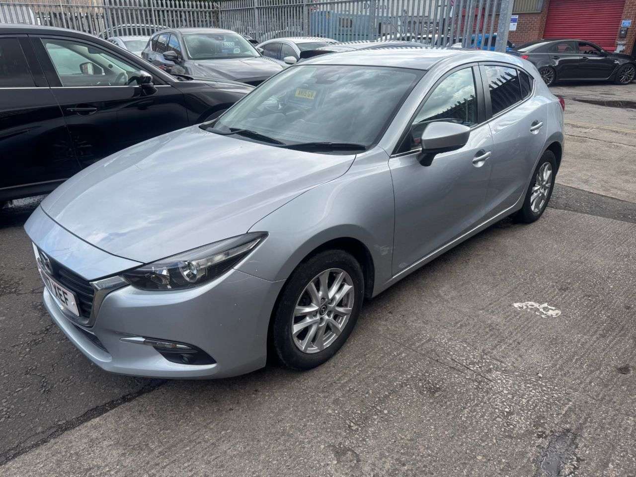 A 2017 MAZDA MAZDA3 2.0 SKYACTIV-G SE-L Nav Hatchback 5dr Petrol Manual Euro 6 (s/s) (121 ps) F A 2017 MAZDA MAZDA3 2.0 SKYACTIV-G SE-L Nav Hatchback 5dr Petrol Manual Euro 6 (s/s) (121 ps) F