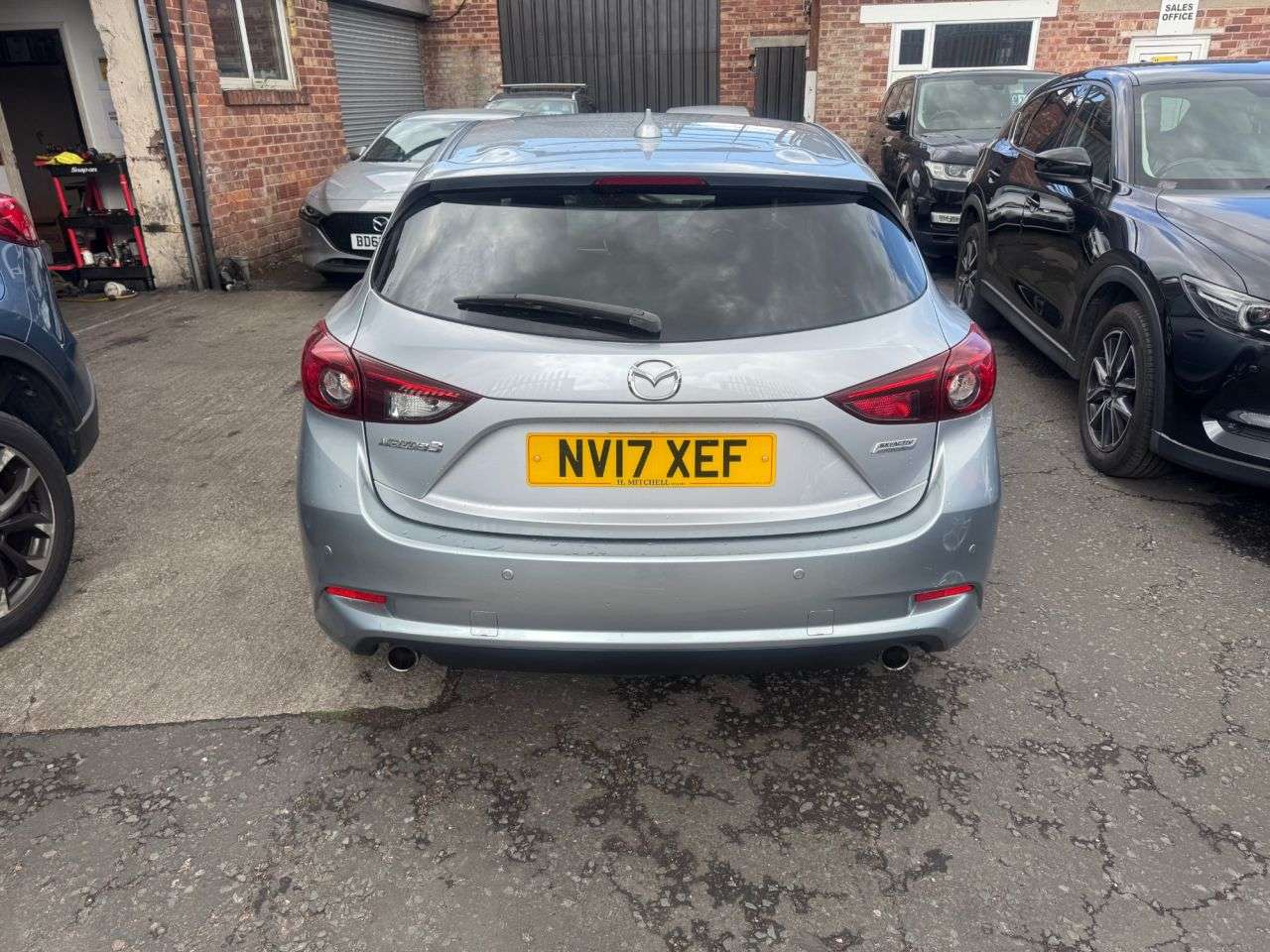 A 2017 MAZDA MAZDA3 2.0 SKYACTIV-G SE-L Nav Hatchback 5dr Petrol Manual Euro 6 (s/s) (121 ps) F A 2017 MAZDA MAZDA3 2.0 SKYACTIV-G SE-L Nav Hatchback 5dr Petrol Manual Euro 6 (s/s) (121 ps) F