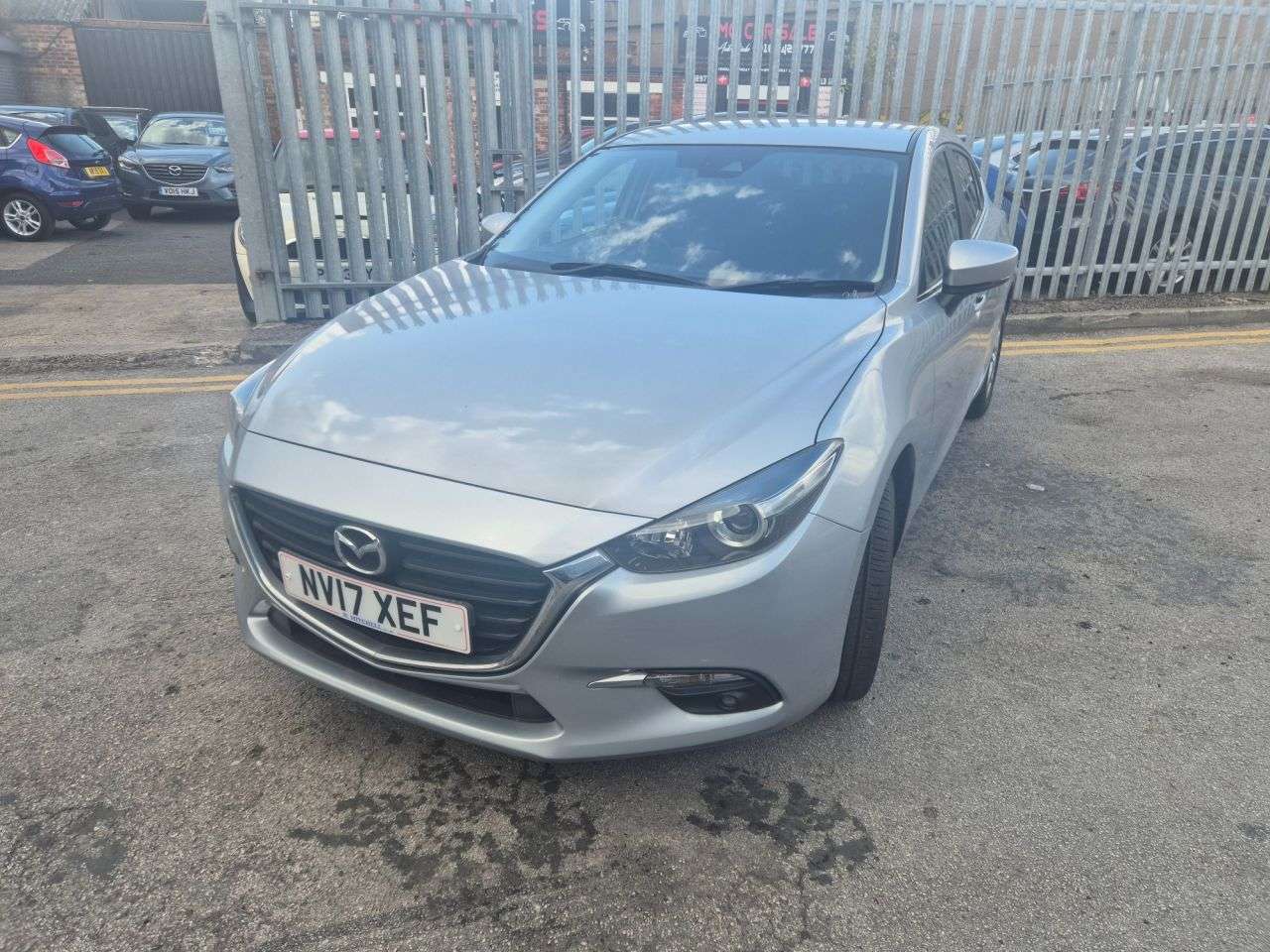 A 2017 MAZDA MAZDA3 2.0 SKYACTIV-G SE-L Nav Hatchback 5dr Petrol Manual Euro 6 (s/s) (121 ps) F A 2017 MAZDA MAZDA3 2.0 SKYACTIV-G SE-L Nav Hatchback 5dr Petrol Manual Euro 6 (s/s) (121 ps) F