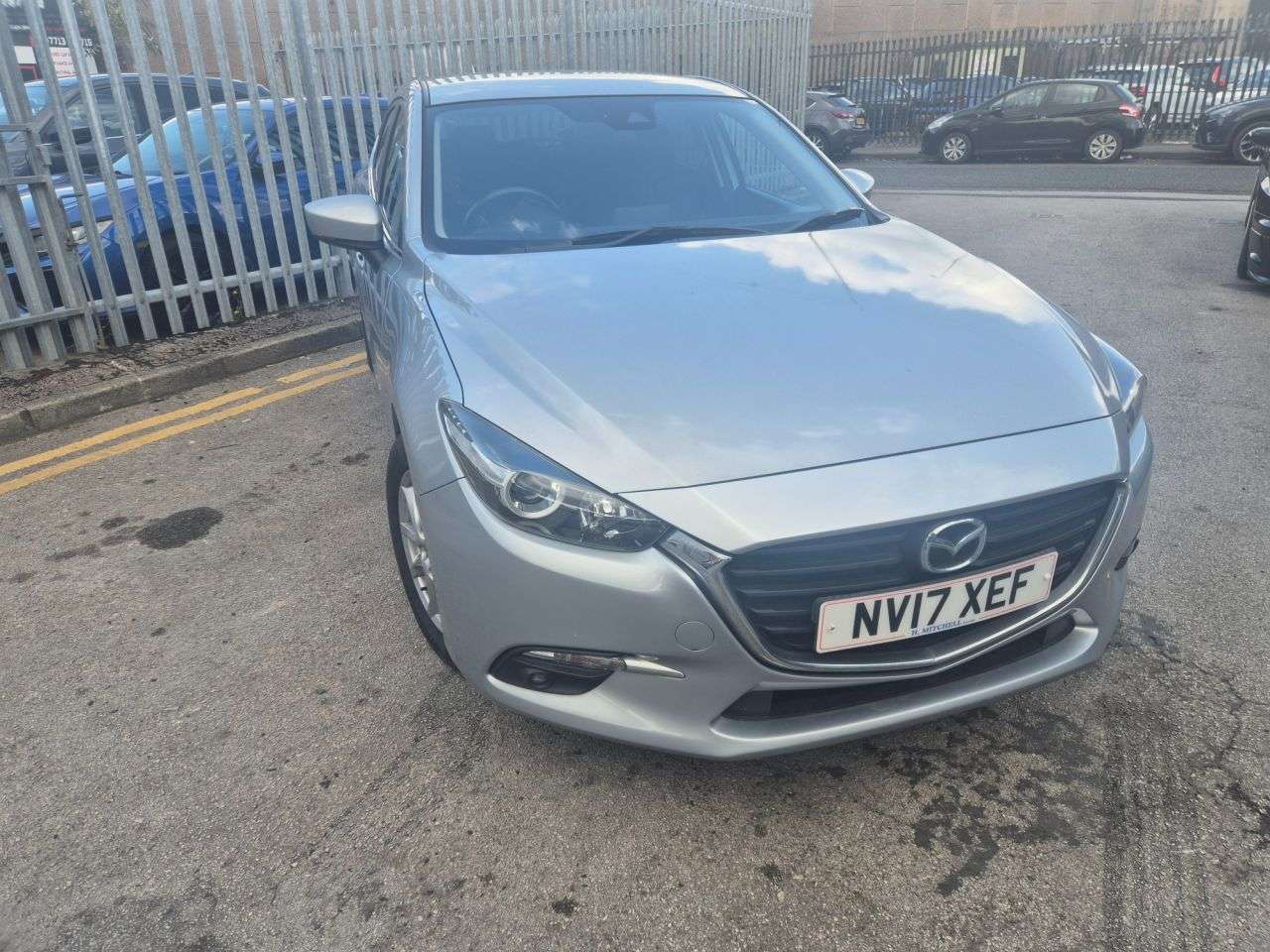 A 2017 MAZDA MAZDA3 2.0 SKYACTIV-G SE-L Nav Hatchback 5dr Petrol Manual Euro 6 (s/s) (121 ps) F A 2017 MAZDA MAZDA3 2.0 SKYACTIV-G SE-L Nav Hatchback 5dr Petrol Manual Euro 6 (s/s) (121 ps) F