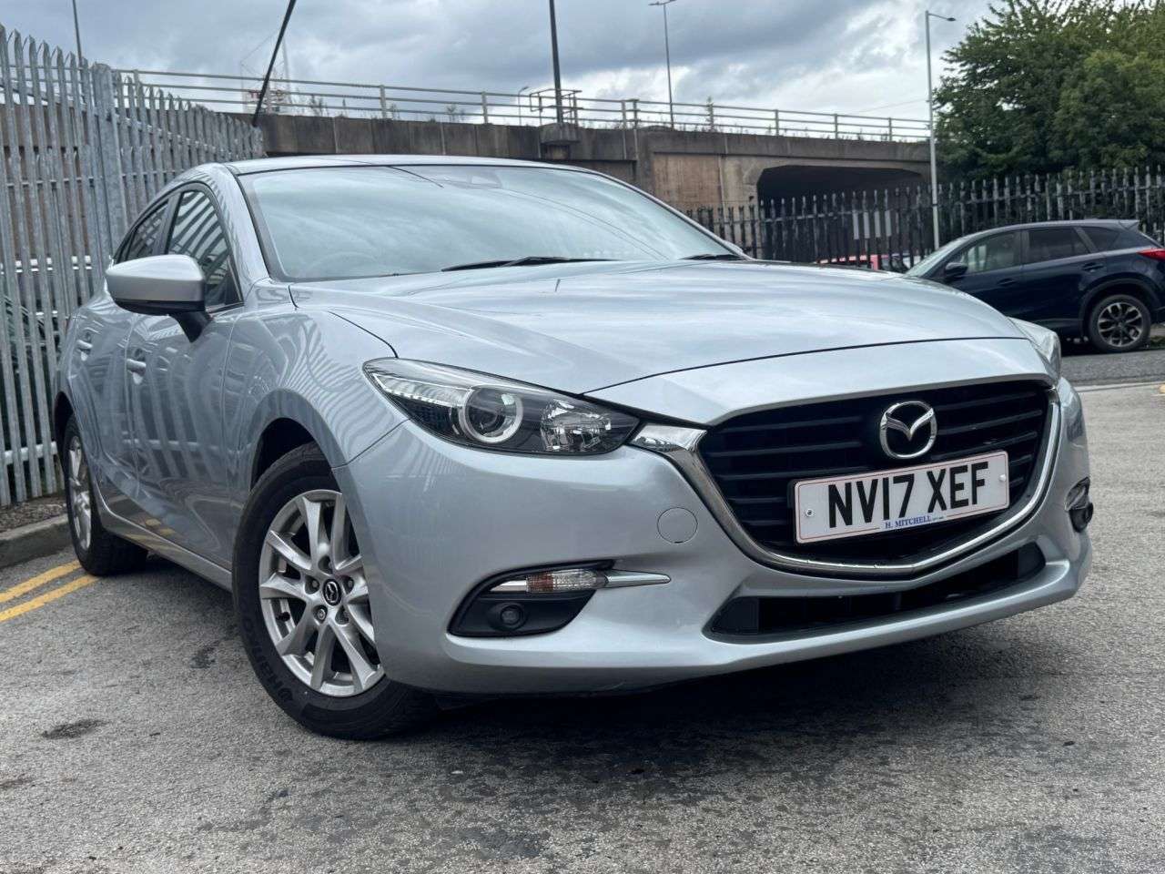 A 2017 MAZDA MAZDA3 2.0 SKYACTIV-G SE-L Nav Hatchback 5dr Petrol Manual Euro 6 (s/s) (121 ps) F A 2017 MAZDA MAZDA3 2.0 SKYACTIV-G SE-L Nav Hatchback 5dr Petrol Manual Euro 6 (s/s) (121 ps) F