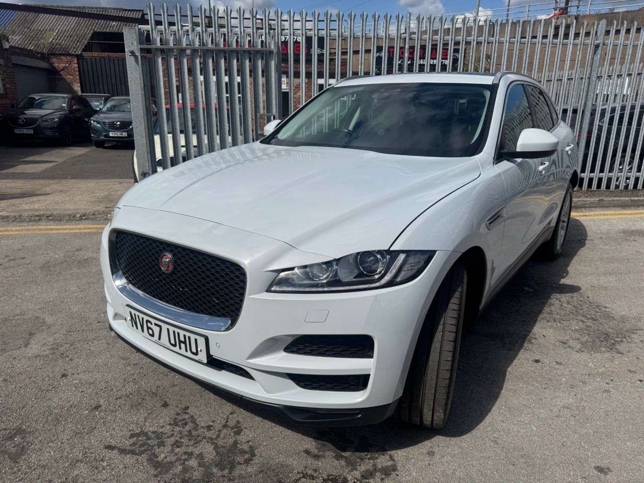 A 2018 JAGUAR F-PACE 2.0 D240 Portfolio SUV 5dr Diesel Auto AWD Euro 6 (s/s) (240 ps) JUST BEEN A 2018 JAGUAR F-PACE 2.0 D240 Portfolio SUV 5dr Diesel Auto AWD Euro 6 (s/s) (240 ps) JUST BEEN
