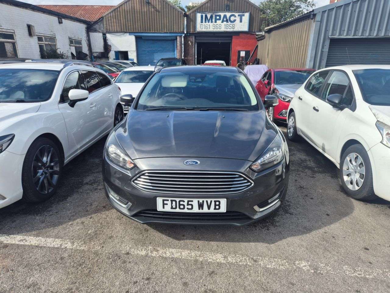 A 2015 FORD FOCUS 1.6 Titanium Hatchback 5dr Petrol Powershift Euro 6 (125 ps) SERVICE HISTOR A 2015 FORD FOCUS 1.6 Titanium Hatchback 5dr Petrol Powershift Euro 6 (125 ps) SERVICE HISTOR
