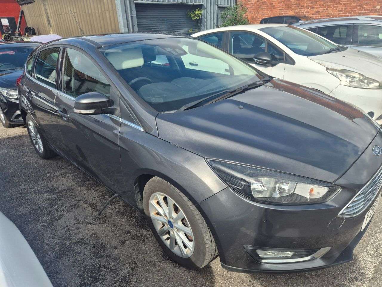 A 2015 FORD FOCUS 1.6 Titanium Hatchback 5dr Petrol Powershift Euro 6 (125 ps) SERVICE HISTOR A 2015 FORD FOCUS 1.6 Titanium Hatchback 5dr Petrol Powershift Euro 6 (125 ps) SERVICE HISTOR