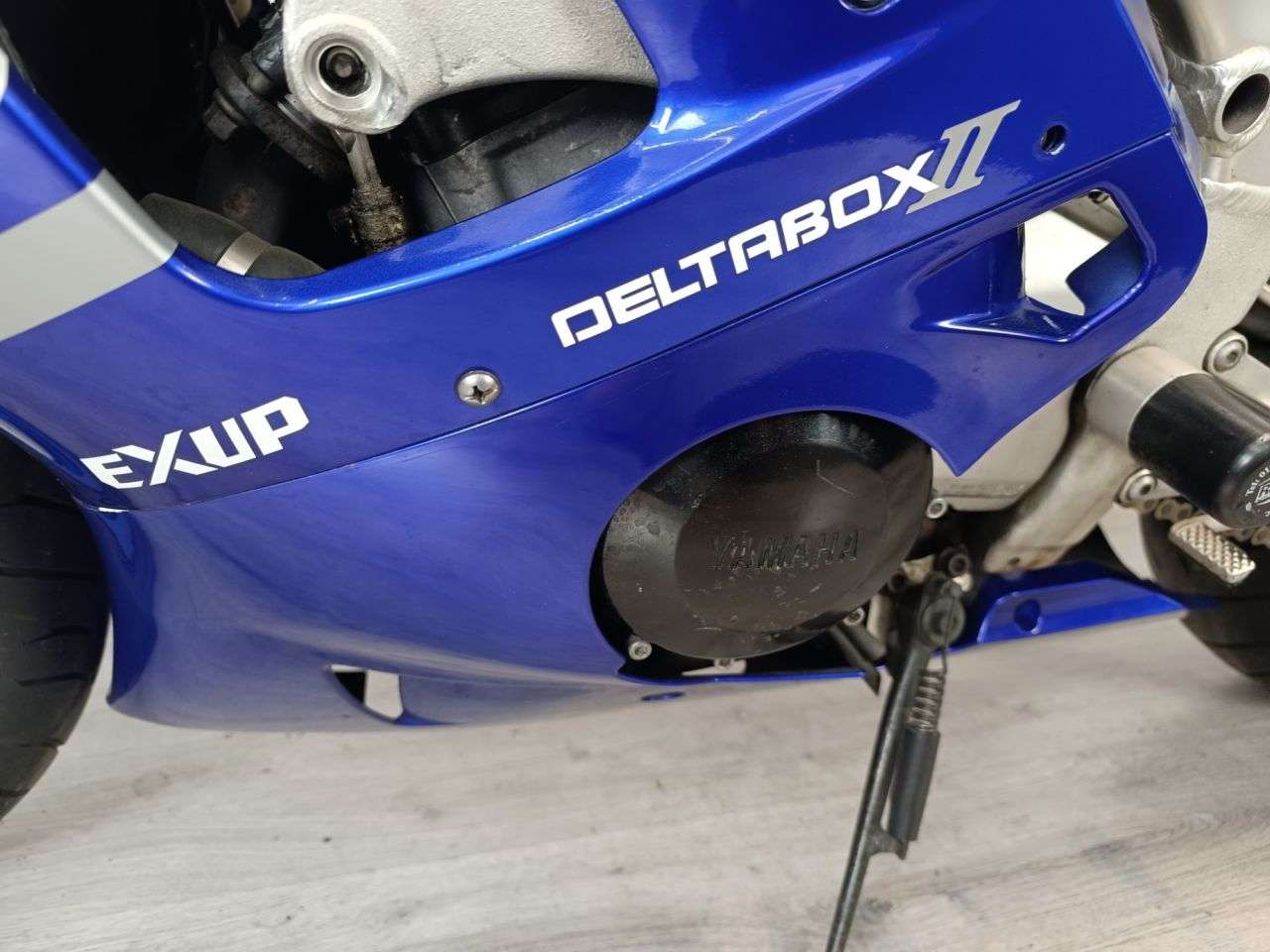 A 2001 YAMAHA R1 A 2001 YAMAHA R1