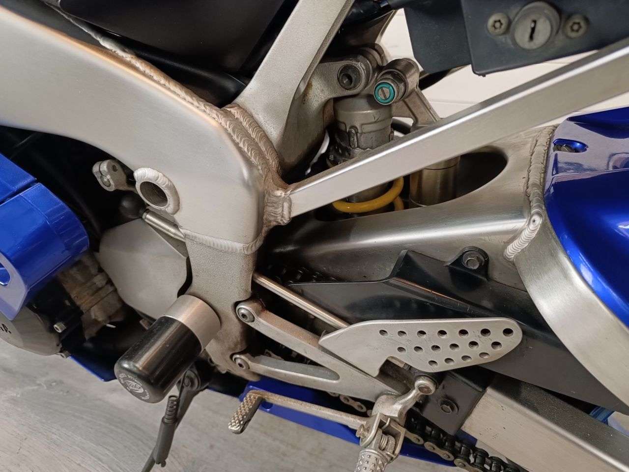 A 2001 YAMAHA R1 A 2001 YAMAHA R1