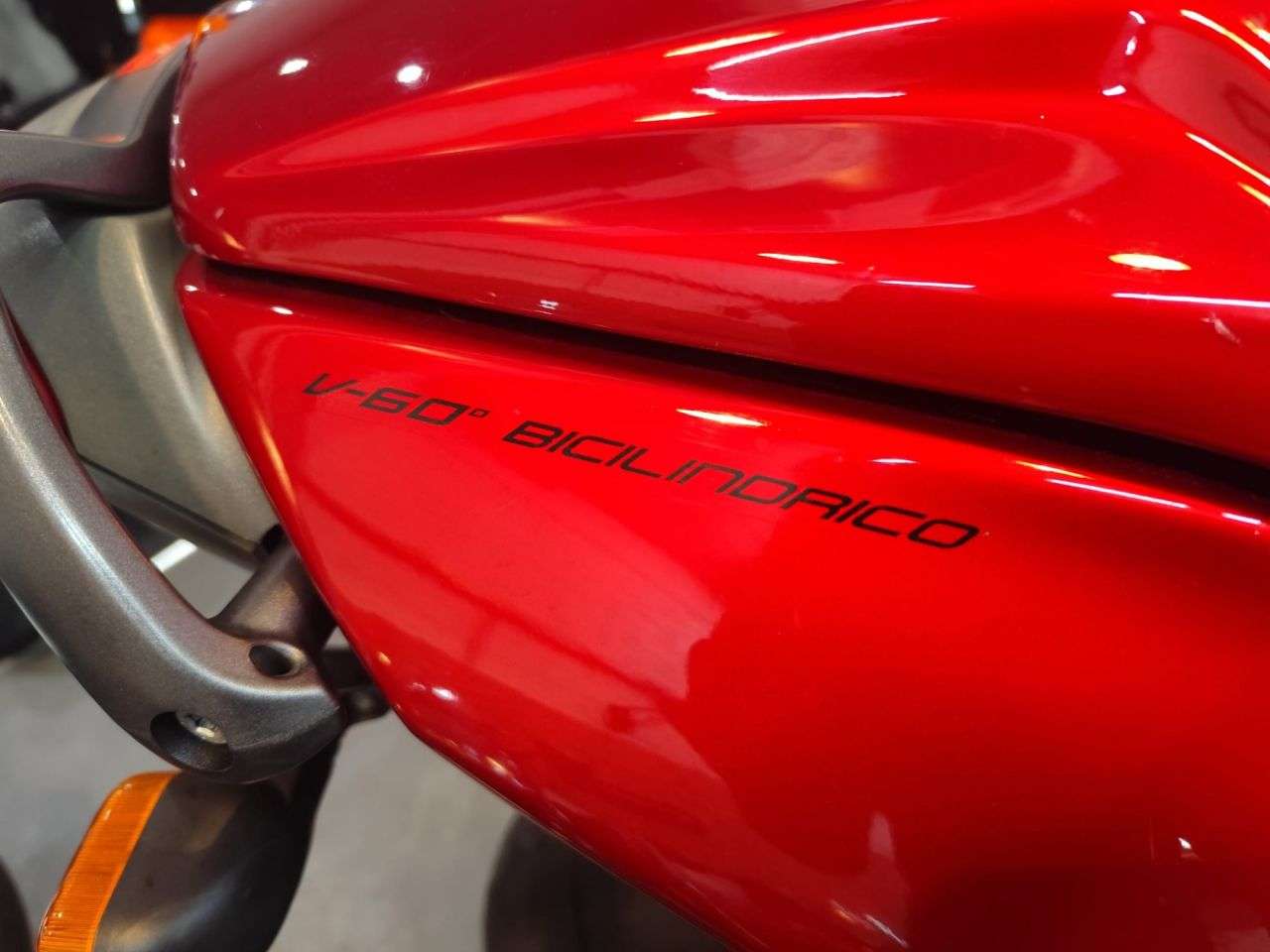 2005 APRILIA SL1000 FALCO 2005 APRILIA SL1000 FALCO