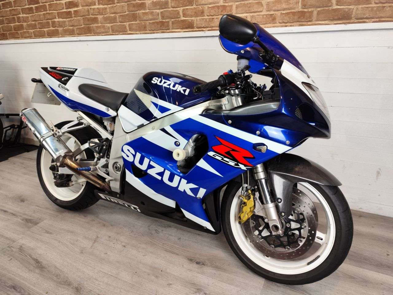 A 2004 SUZUKI GSX-R750 A 2004 SUZUKI GSX-R750