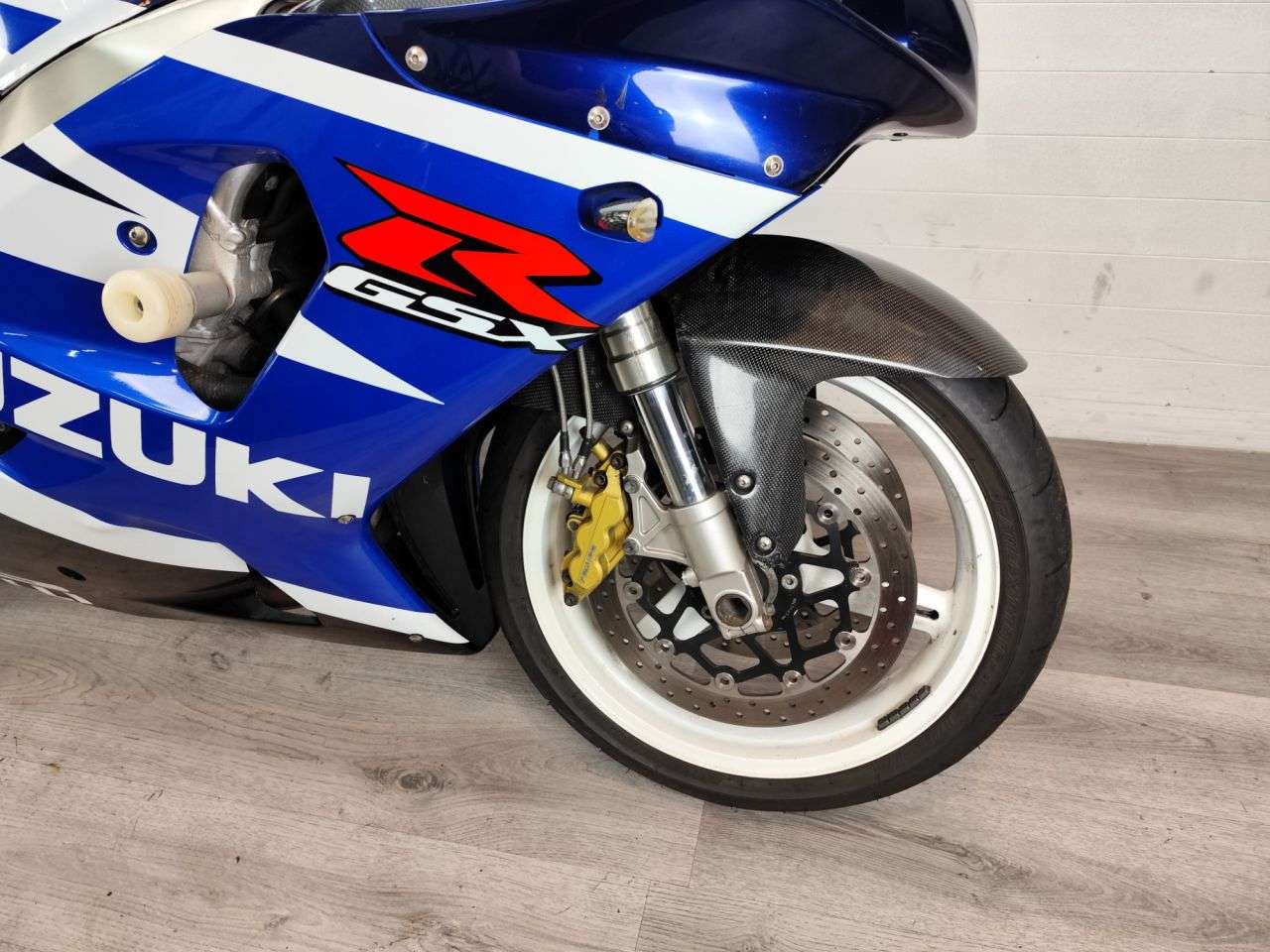A 2004 SUZUKI GSX-R750 A 2004 SUZUKI GSX-R750