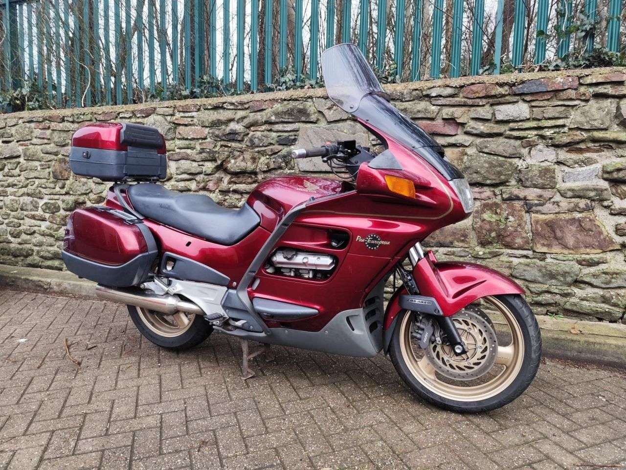 A 2001 HONDA ST1100 PAN EUROPEAN ABS TCS A 2001 HONDA ST1100 PAN EUROPEAN ABS TCS