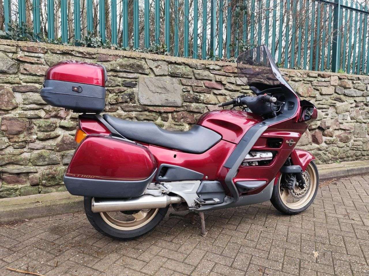 A 2001 HONDA ST1100 PAN EUROPEAN ABS TCS A 2001 HONDA ST1100 PAN EUROPEAN ABS TCS