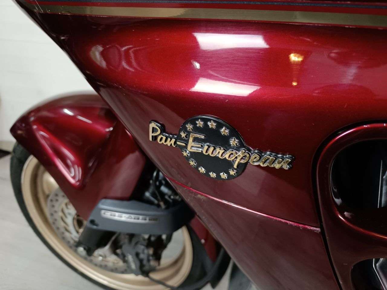 A 2001 HONDA ST1100 PAN EUROPEAN ABS TCS A 2001 HONDA ST1100 PAN EUROPEAN ABS TCS