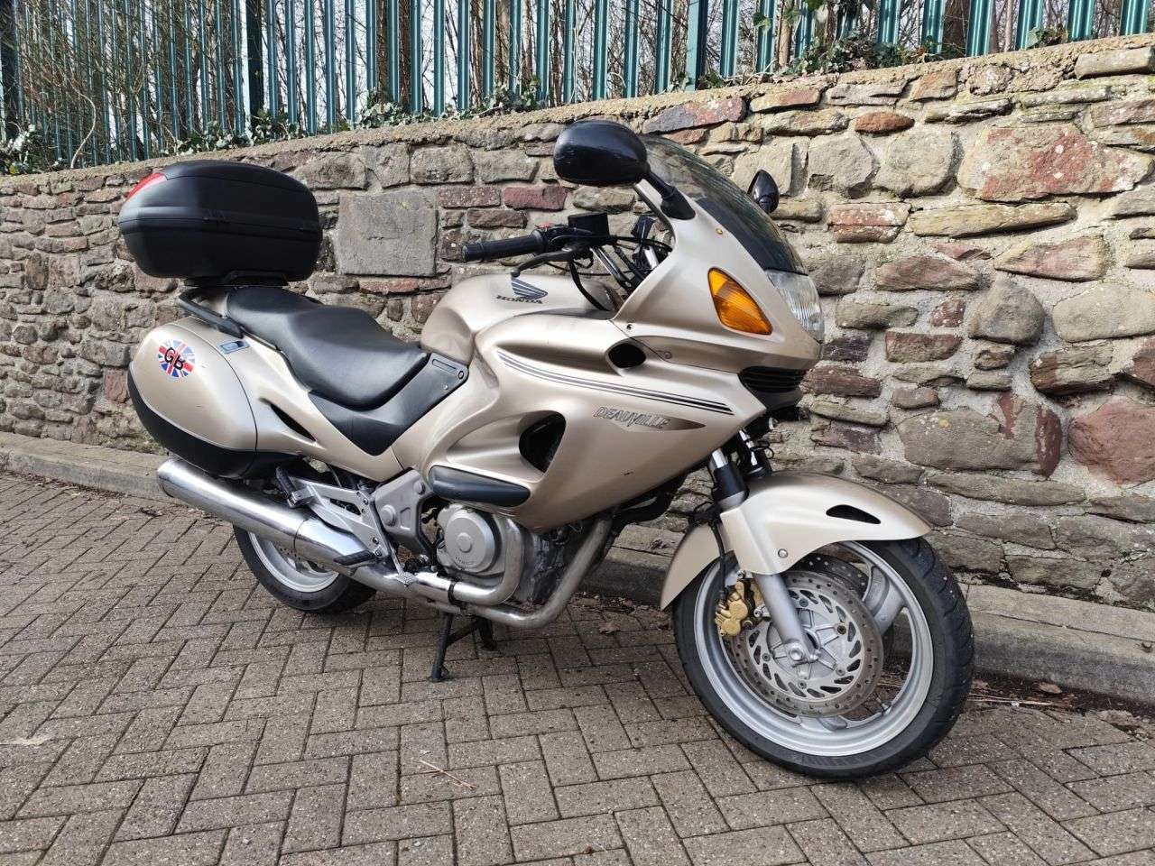 A 2001 HONDA NT650V DEAUVILLE A 2001 HONDA NT650V DEAUVILLE